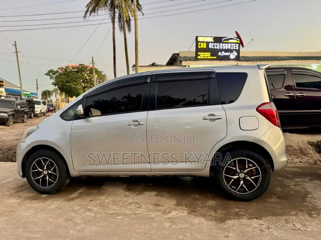 Toyota Ractis 2006 Silver