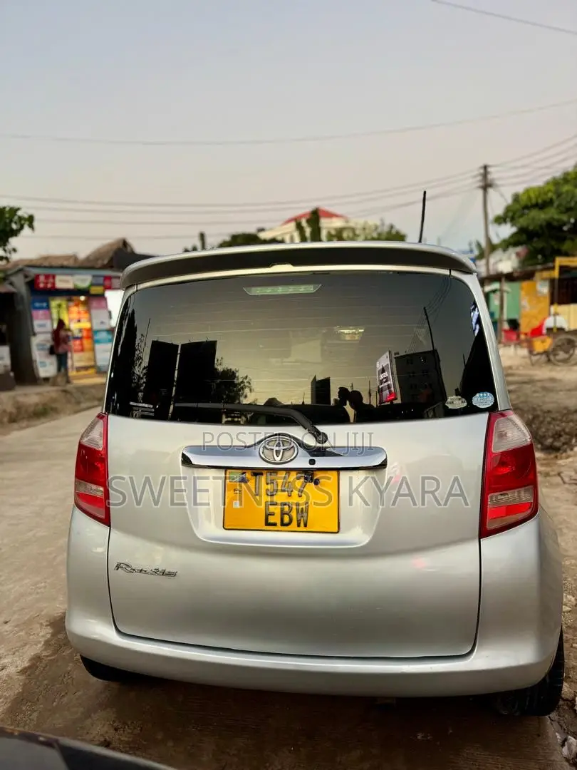 Toyota Ractis 2006 Silver