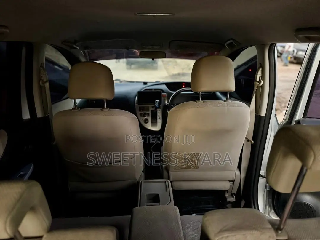 Toyota Ractis 2006 Silver