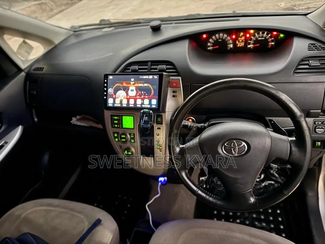 Toyota Ractis 2006 Silver