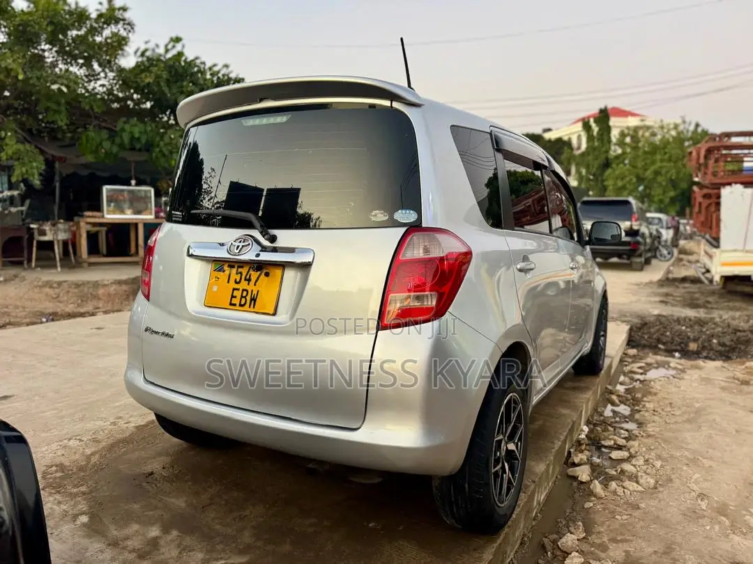 Toyota Ractis 2006 Silver