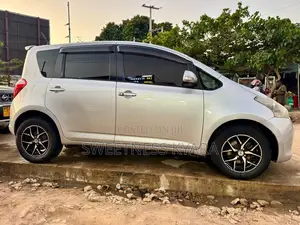 Toyota Ractis 2006 Silver
