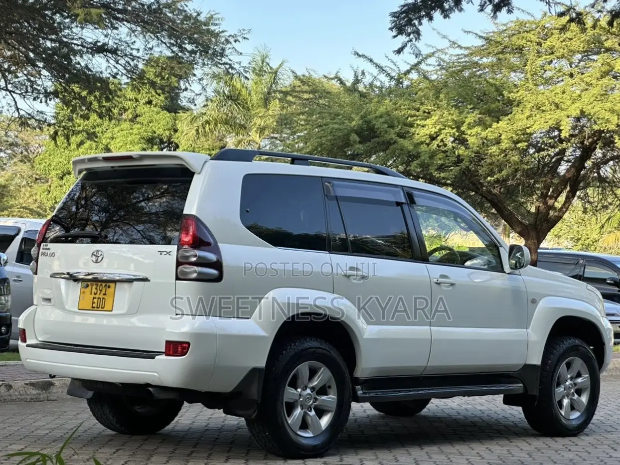 Toyota Land Cruiser Prado 2006 White