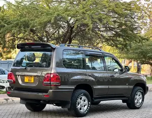 Toyota Land Cruiser 2001 Gray