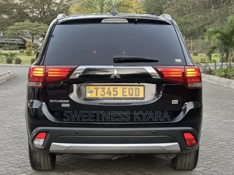 Mitsubishi Outlander 2015 Black