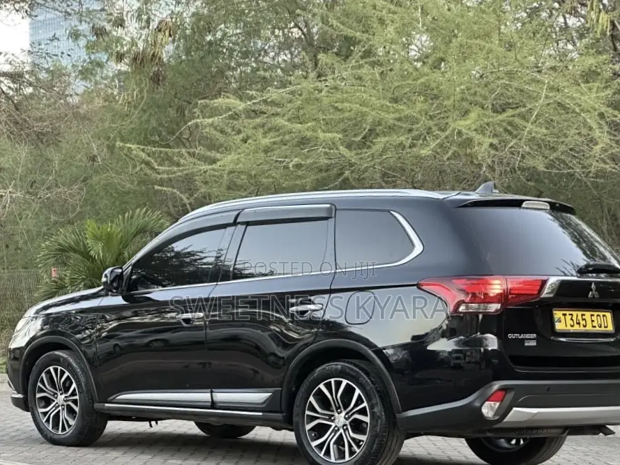 Mitsubishi Outlander 2015 Black