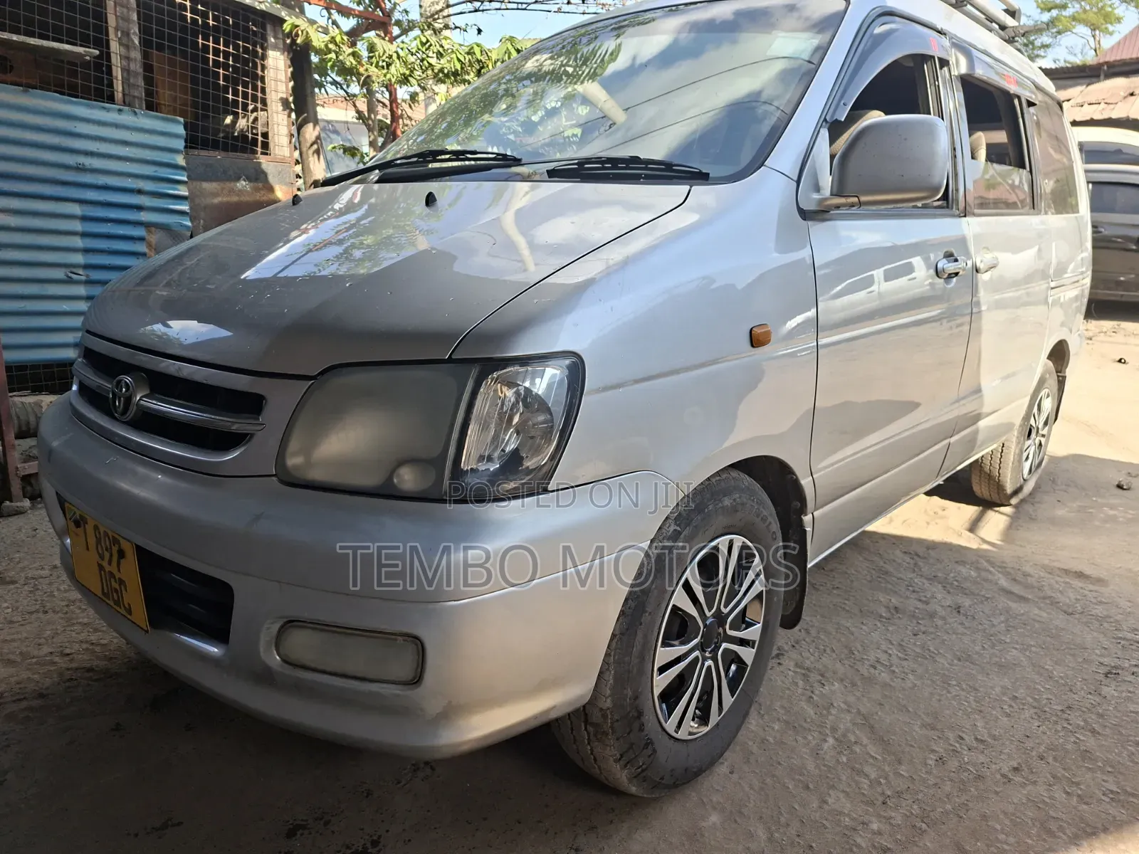 Toyota Noah 2001 Silver