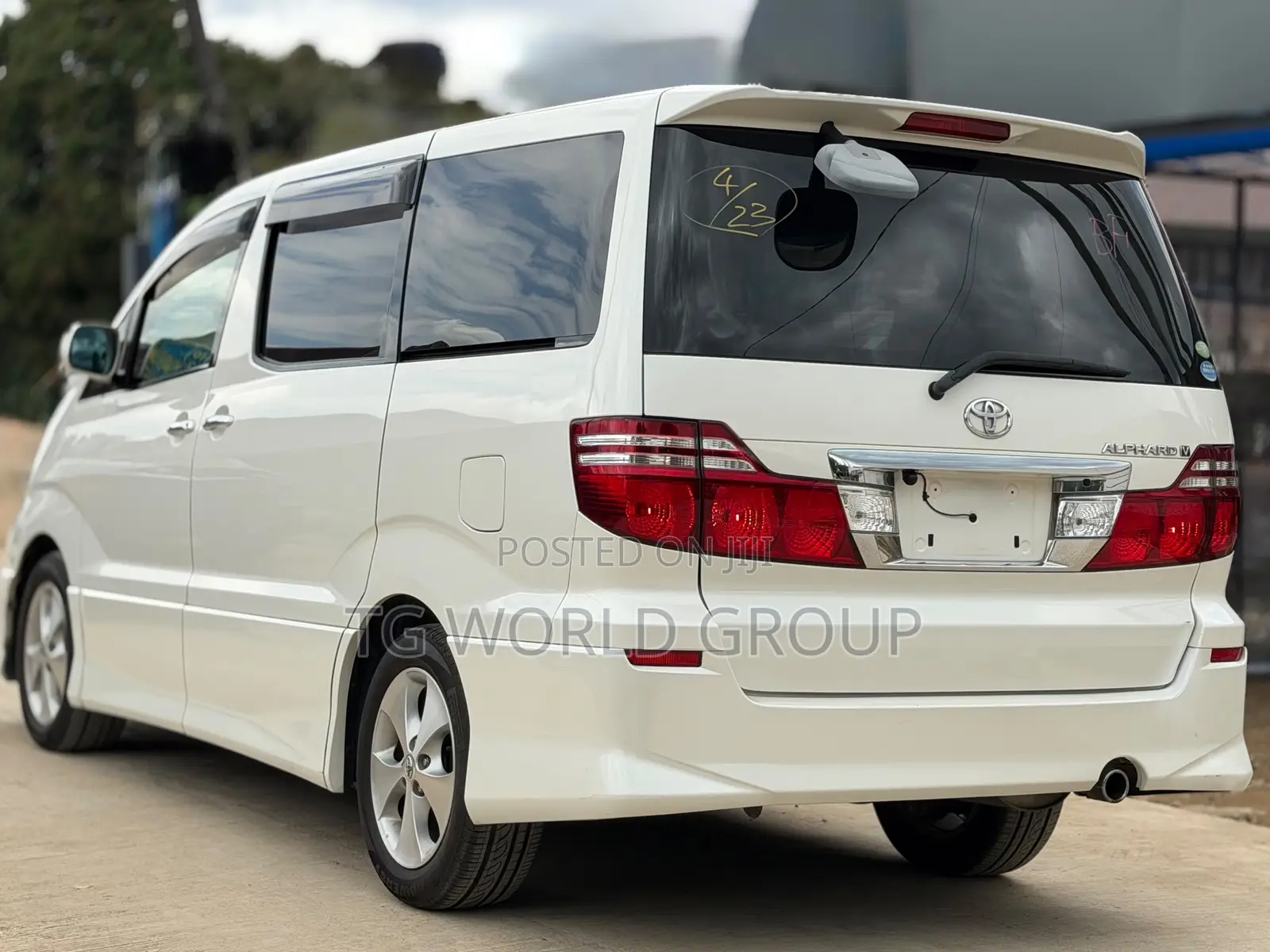Toyota Alphard 2.4 Petrol FWD 2006 White