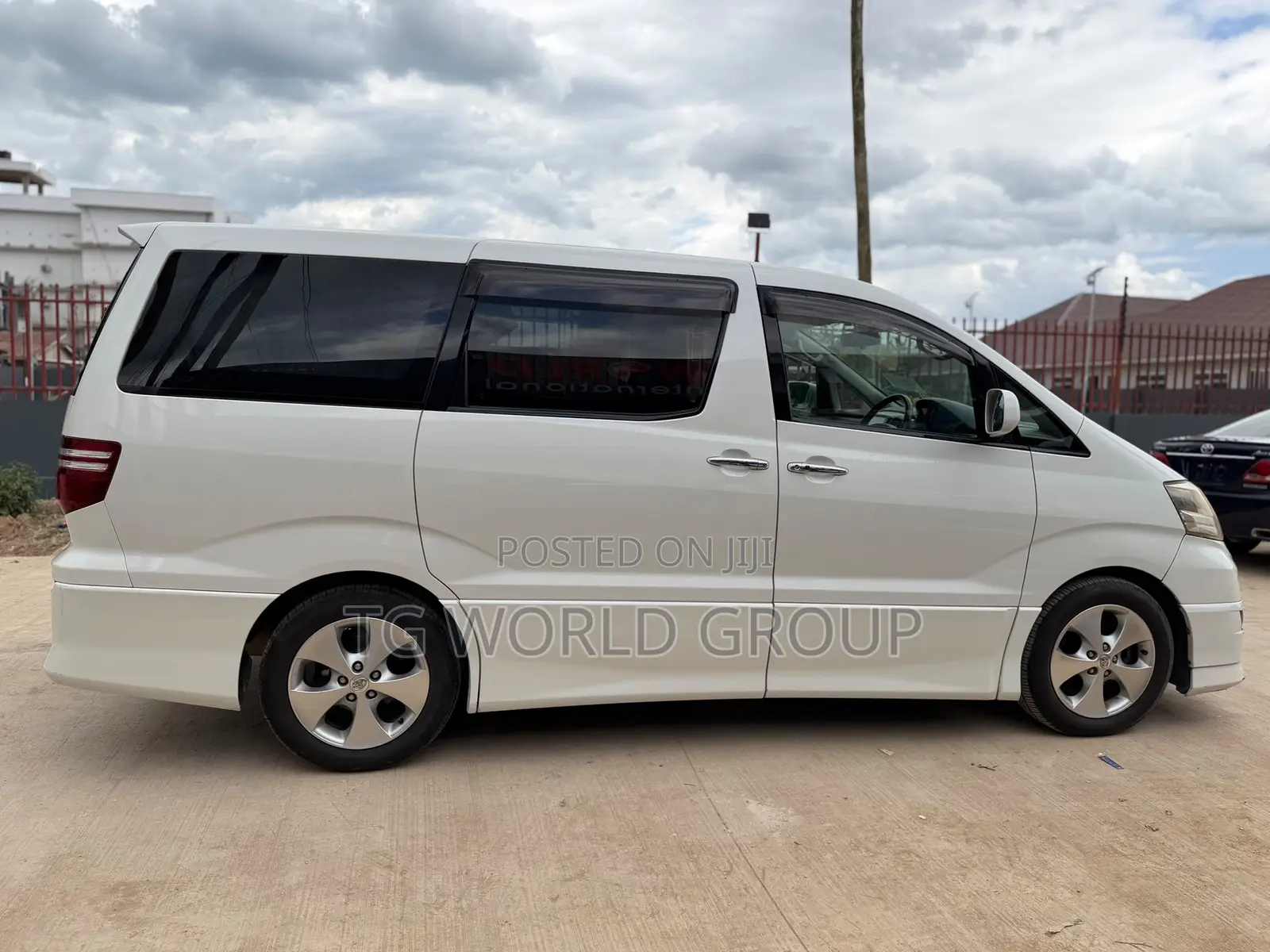 Toyota Alphard 2.4 Petrol FWD 2006 White