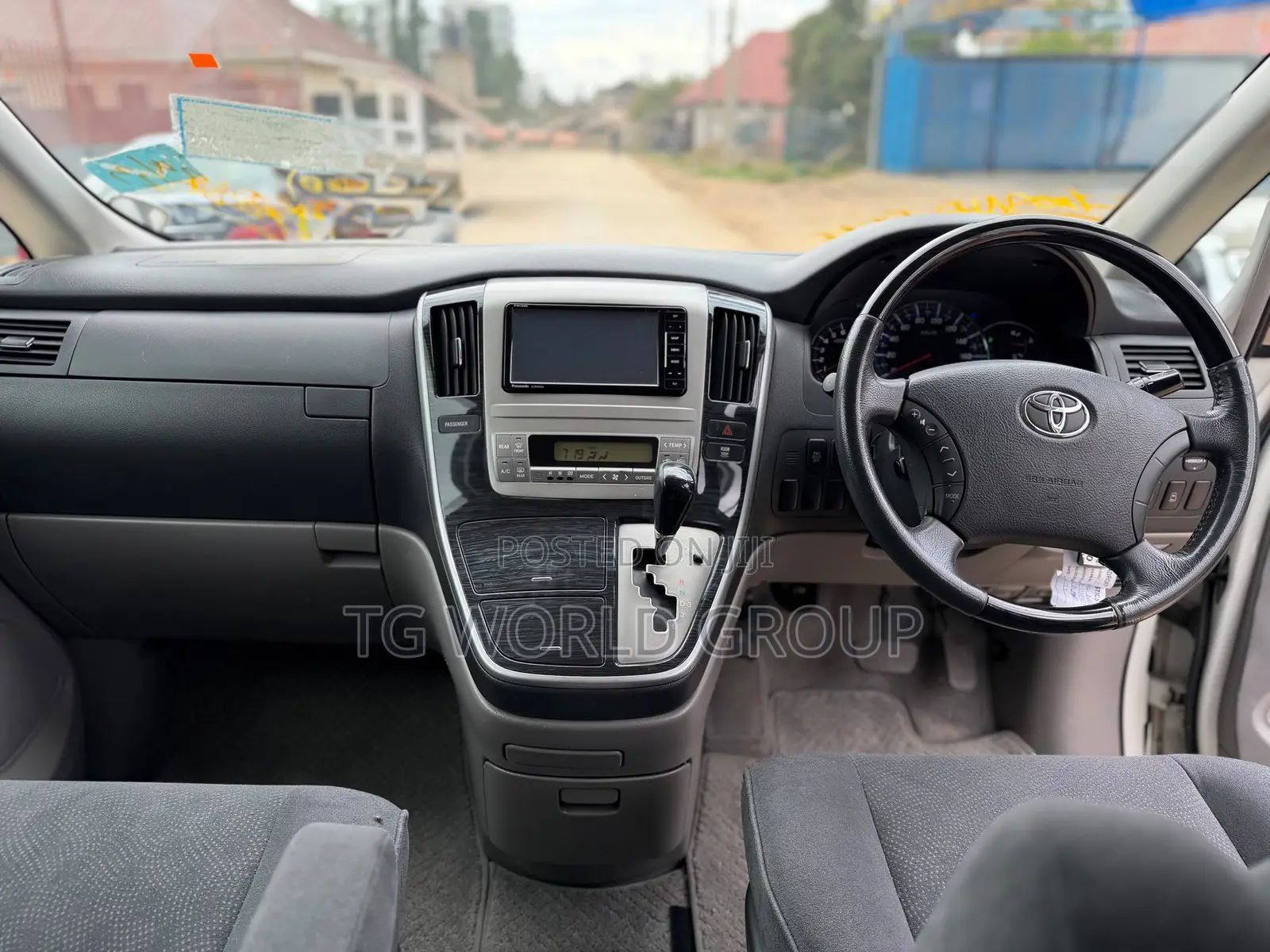 Toyota Alphard 2.4 Petrol FWD 2006 White