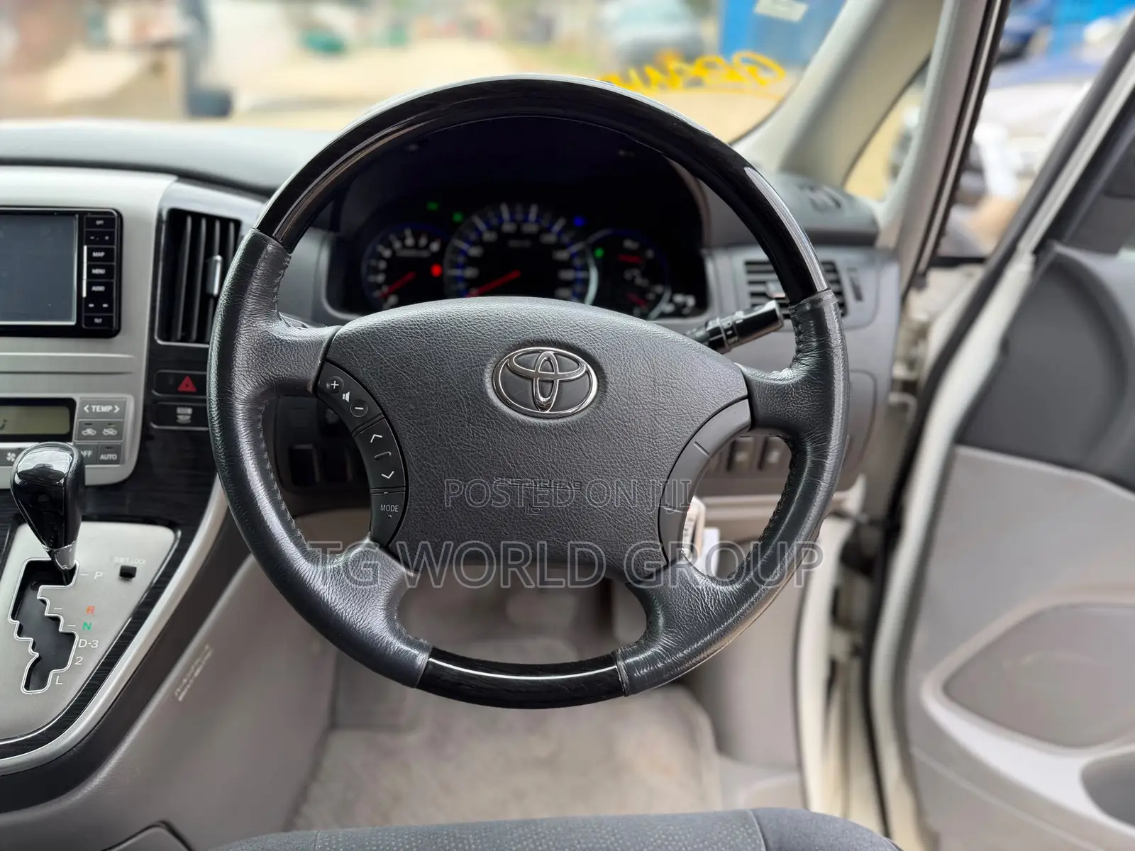 Toyota Alphard 2.4 Petrol FWD 2006 White