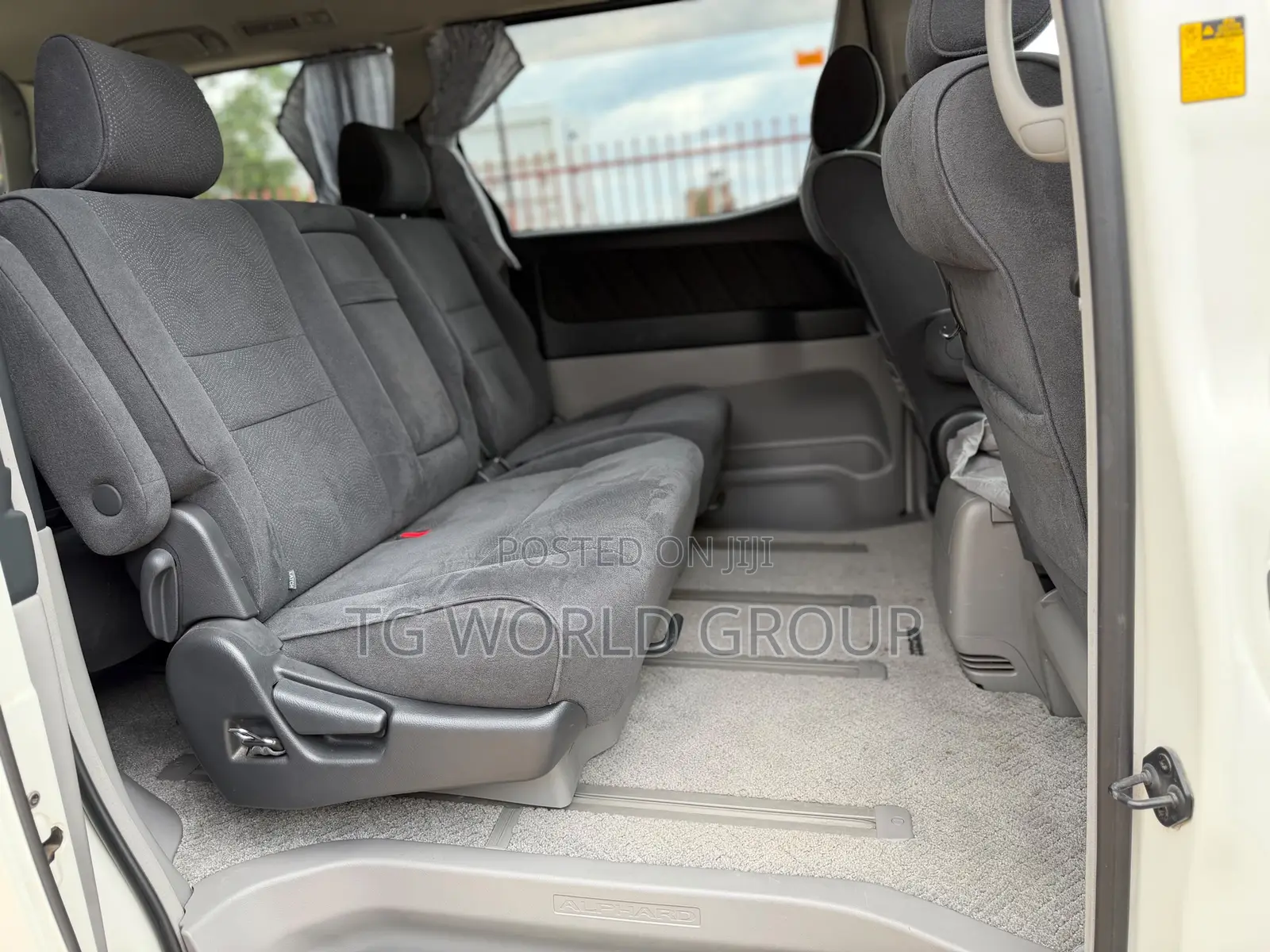 Toyota Alphard 2.4 Petrol FWD 2006 White