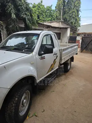 Tata Xenon 2021 White