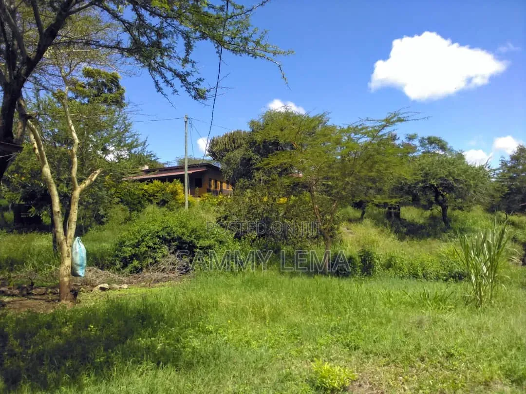 5bdrm Farm House in Sammy Saidy Real, Mateves for sale