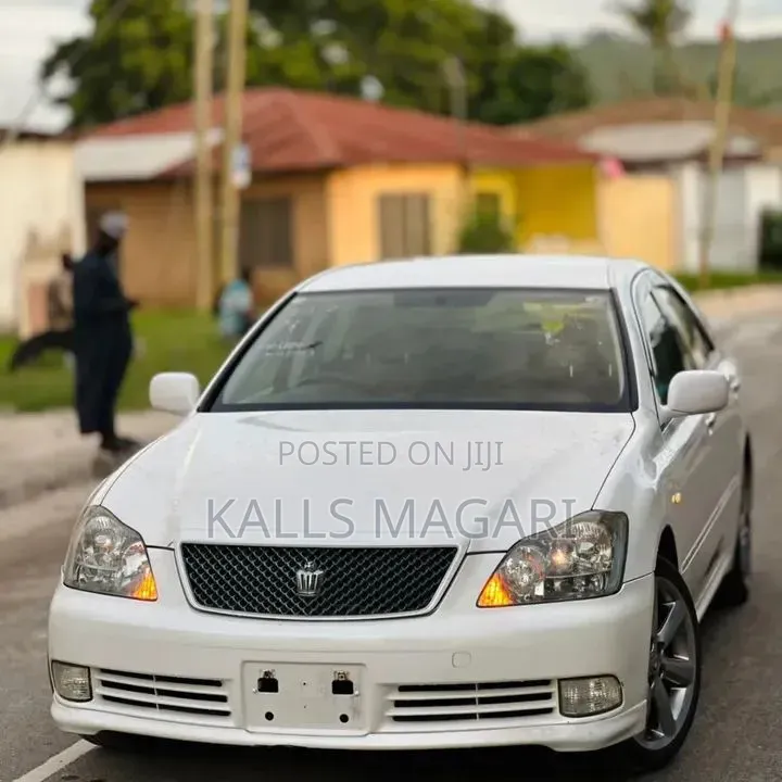 Toyota Crown 2004 White