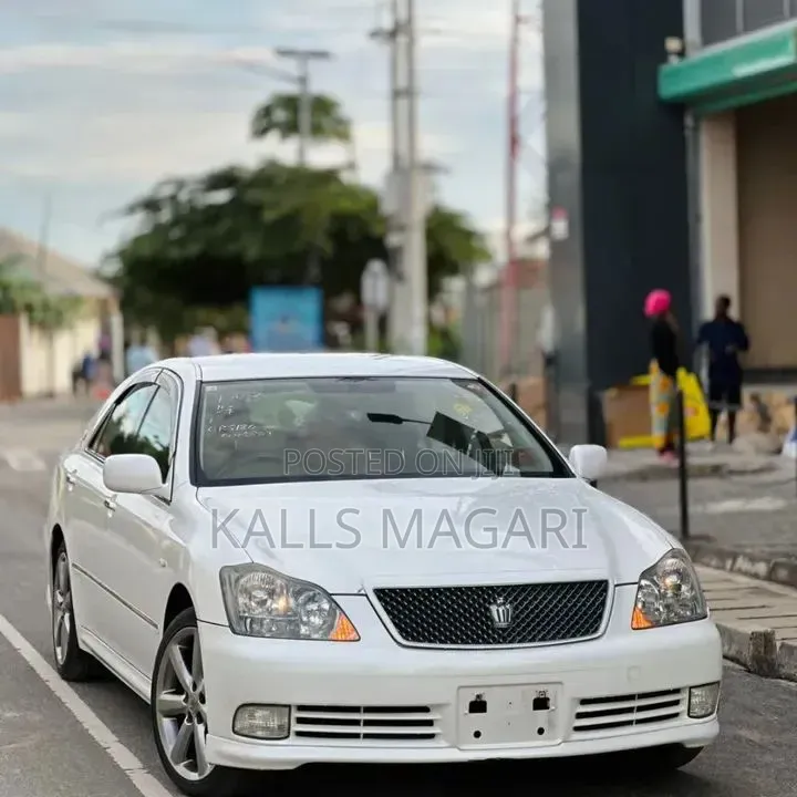Toyota Crown 2004 White