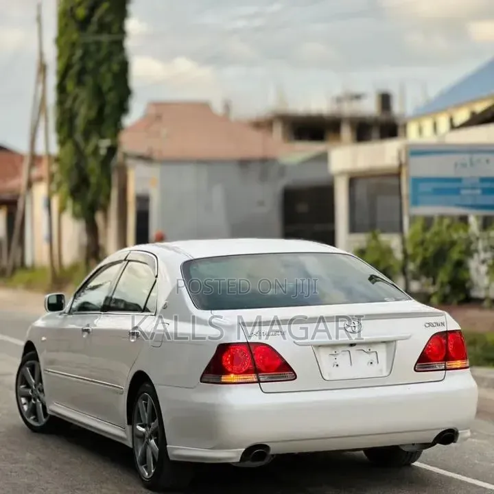 Toyota Crown 2004 White