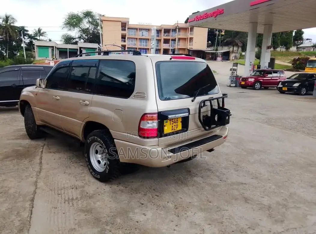Toyota Land Cruiser 2004 Gold