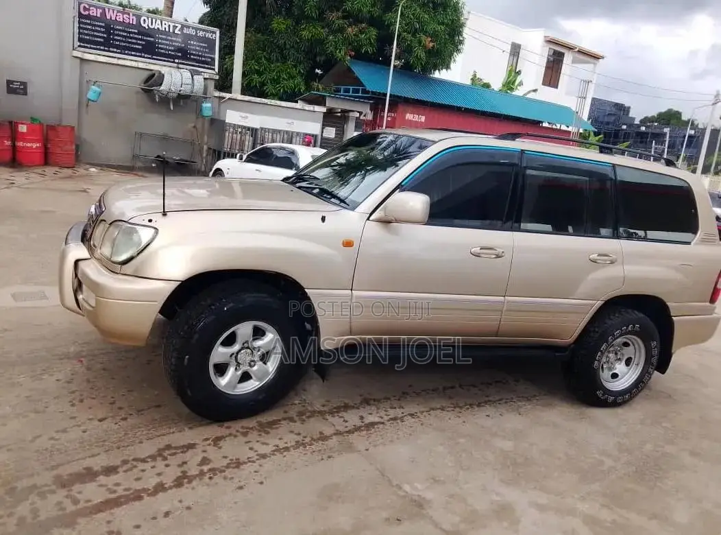 Toyota Land Cruiser 2004 Gold