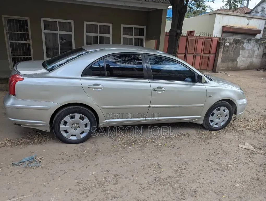 Toyota Avensis 2003 Silver