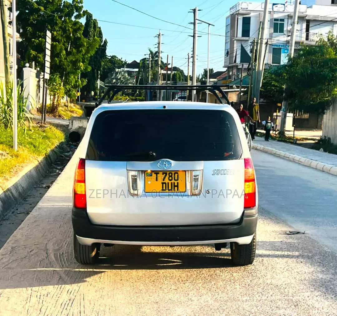 Toyota Succeed 2004 Silver
