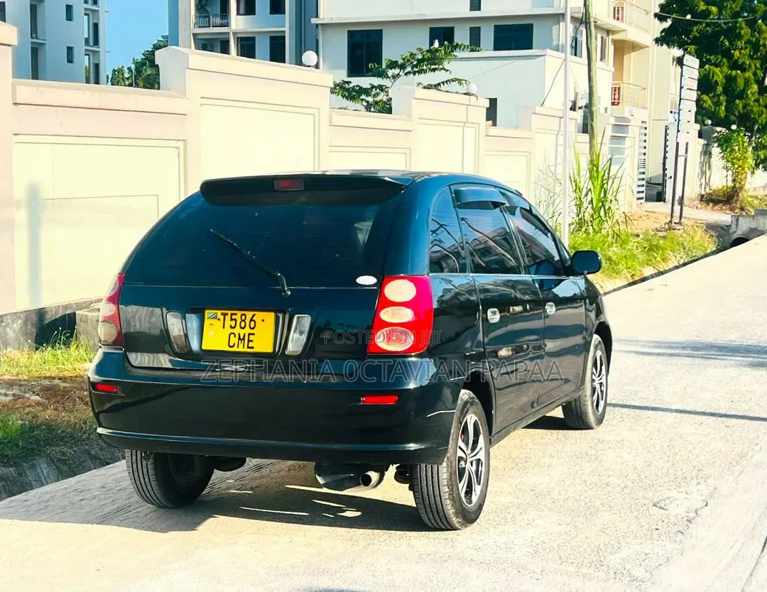 Toyota Nadia 2003 Black