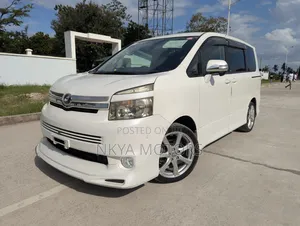 Toyota Noah 2010 White