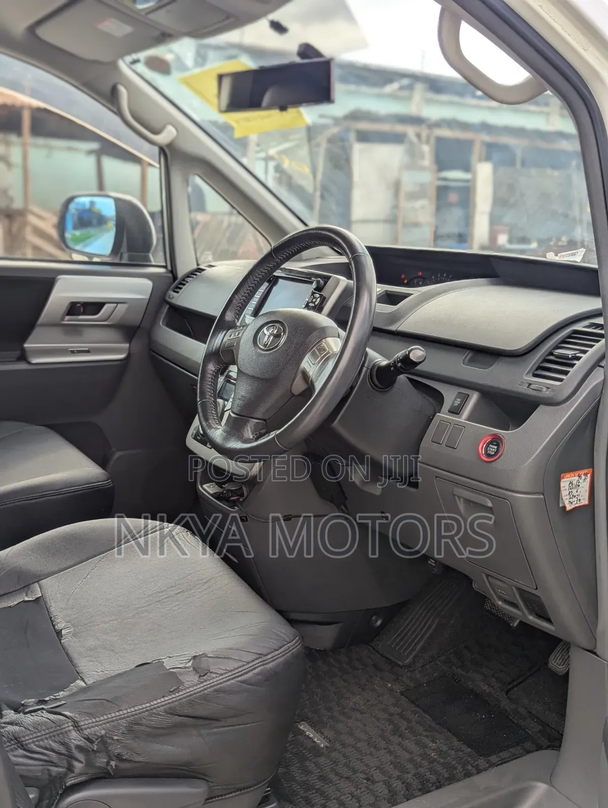 Toyota Noah 2010 White