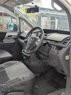 Toyota Noah 2010 White