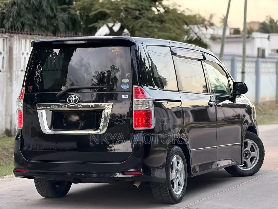 Toyota Noah 2009 Black