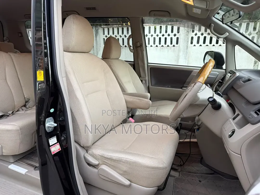 Toyota Noah 2009 Black