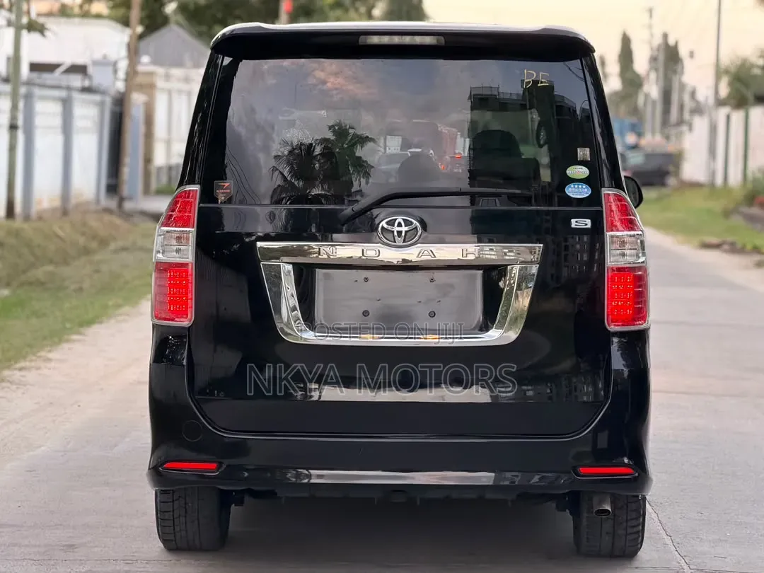 Toyota Noah 2009 Black