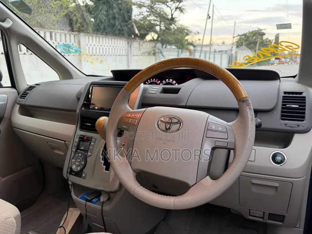 Toyota Noah 2009 Black