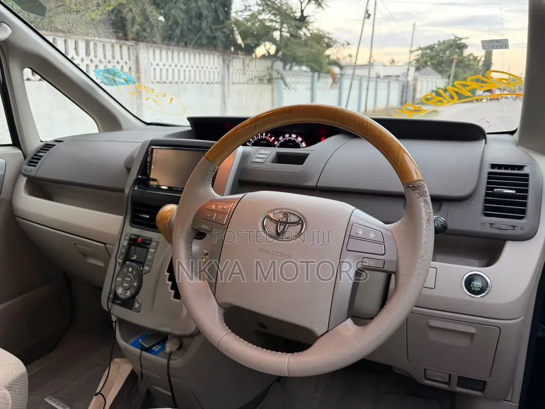 Toyota Noah 2009 Black