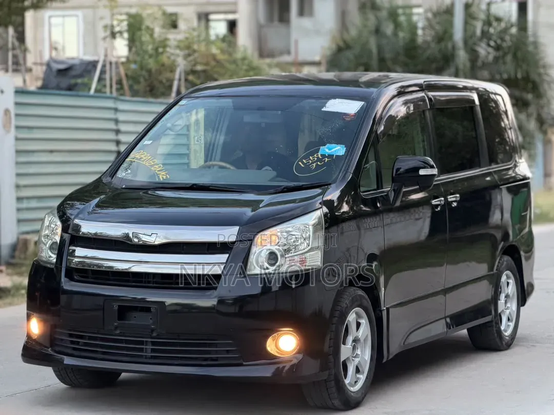 Toyota Noah 2009 Black