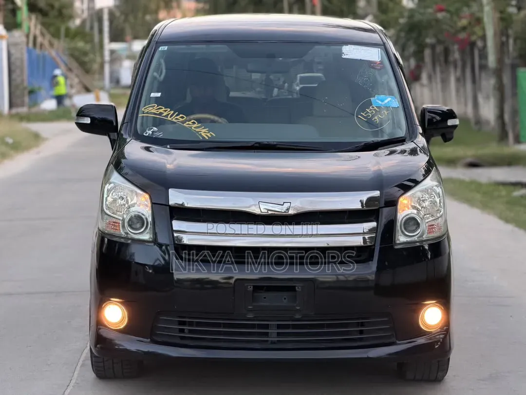 Toyota Noah 2009 Black