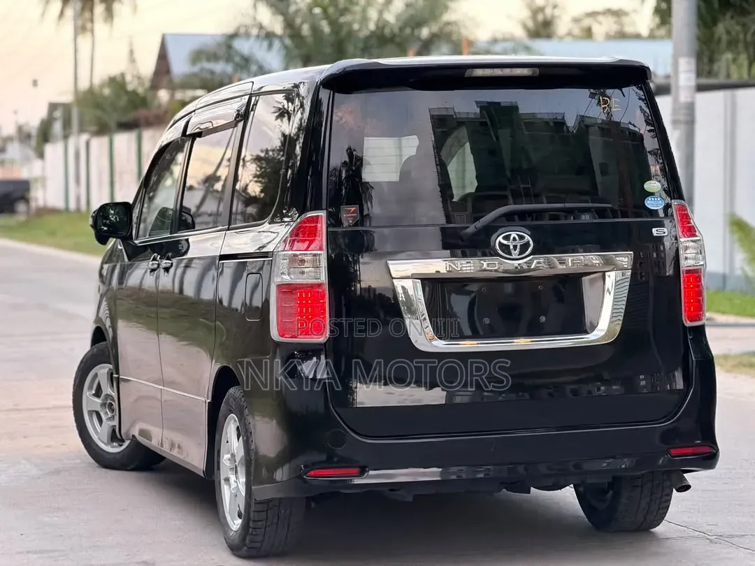 Toyota Noah 2009 Black