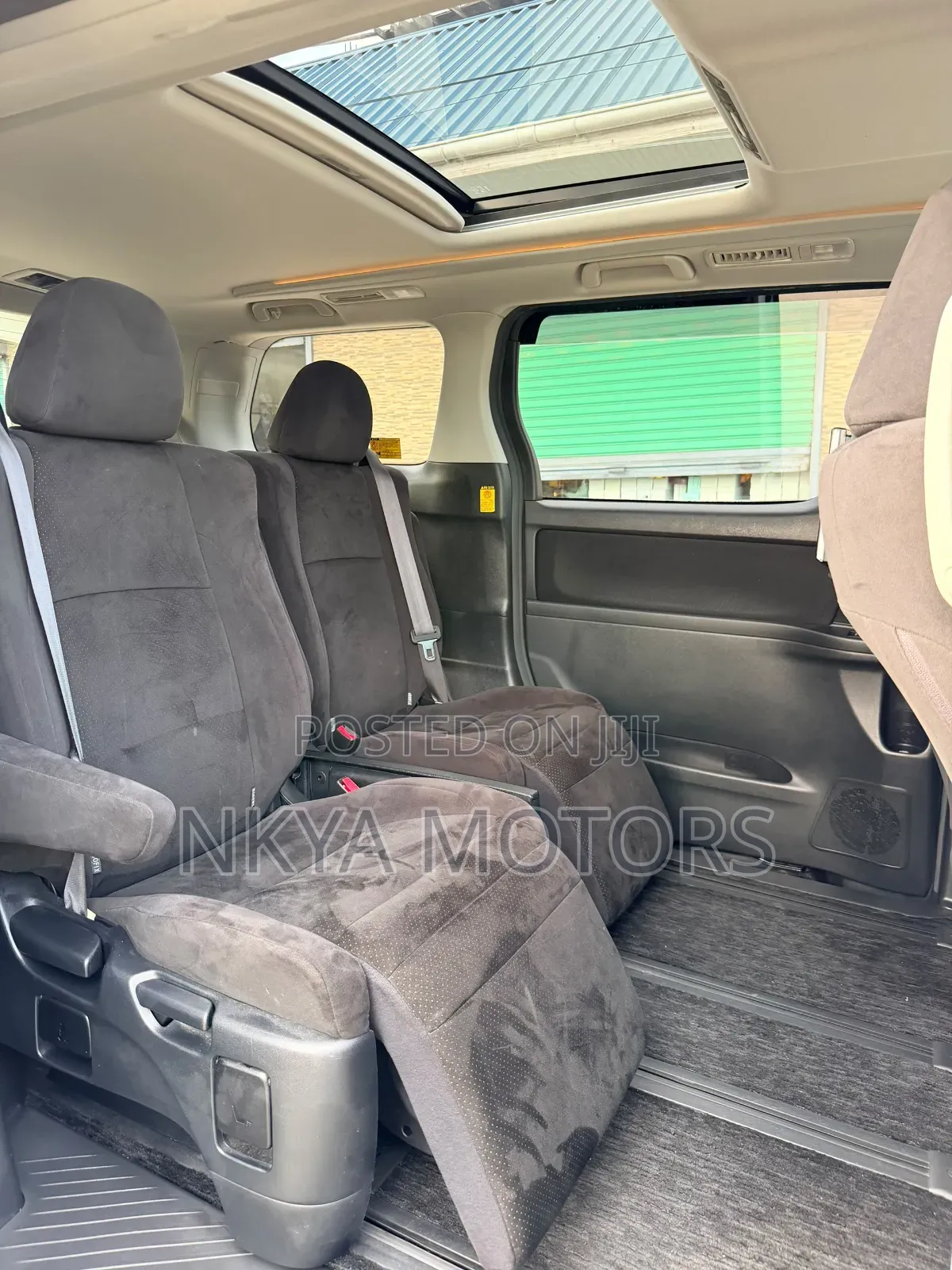Toyota Alphard 2010 White