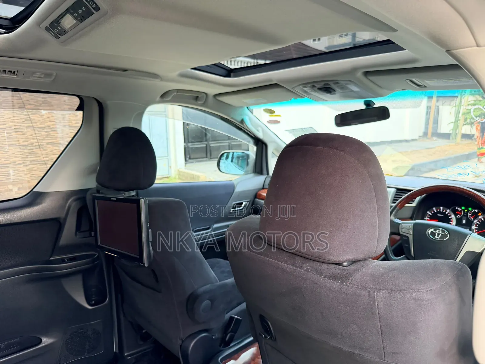 Toyota Alphard 2010 White