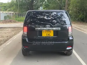 Toyota Corolla Rumion Hatchback 1.5 FWD 2008 Black