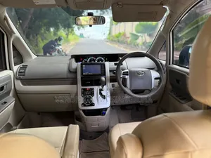 Toyota Noah 2010 White