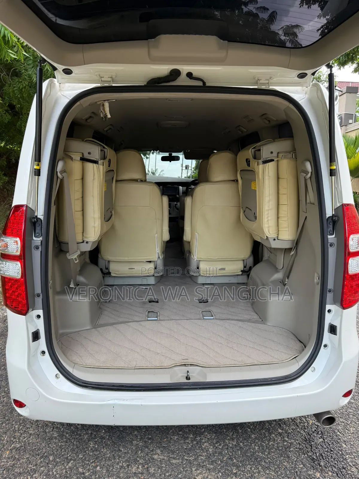 Toyota Noah 2010 White