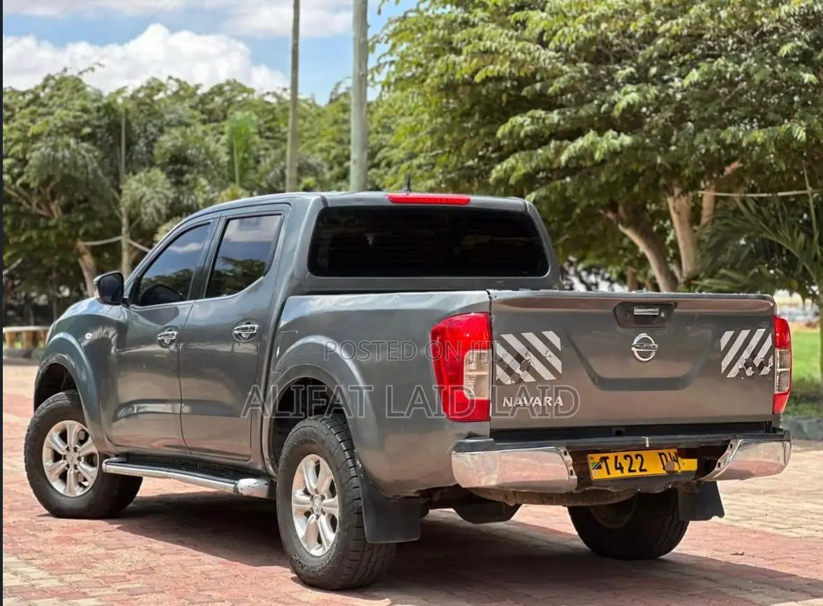 Nissan Navara 2020 Brown