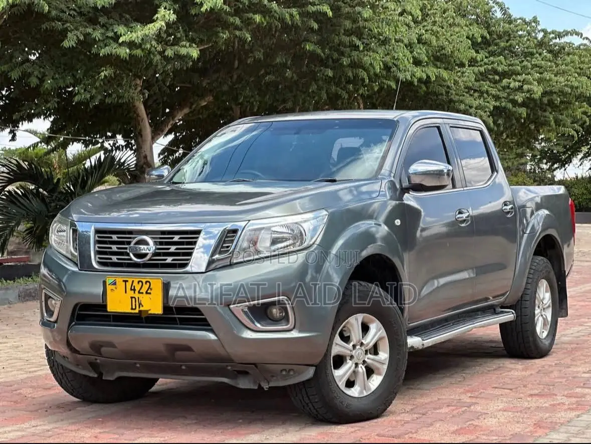 Nissan Navara 2020 Brown