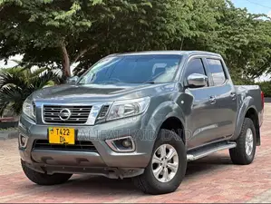 Nissan Navara 2020 Brown