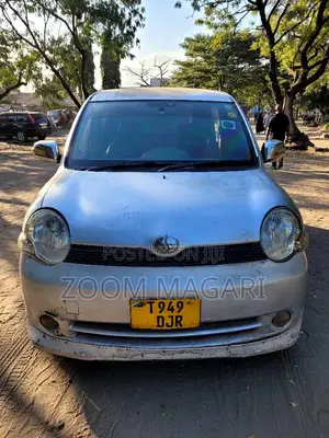 Toyota Sienta 2006 Silver