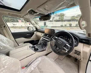Toyota Land Cruiser LC300 2024 White