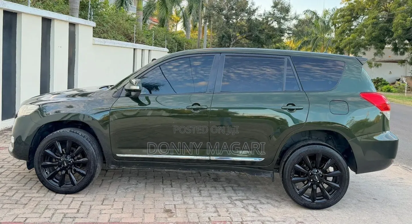 Toyota Vanguard 2010 Green