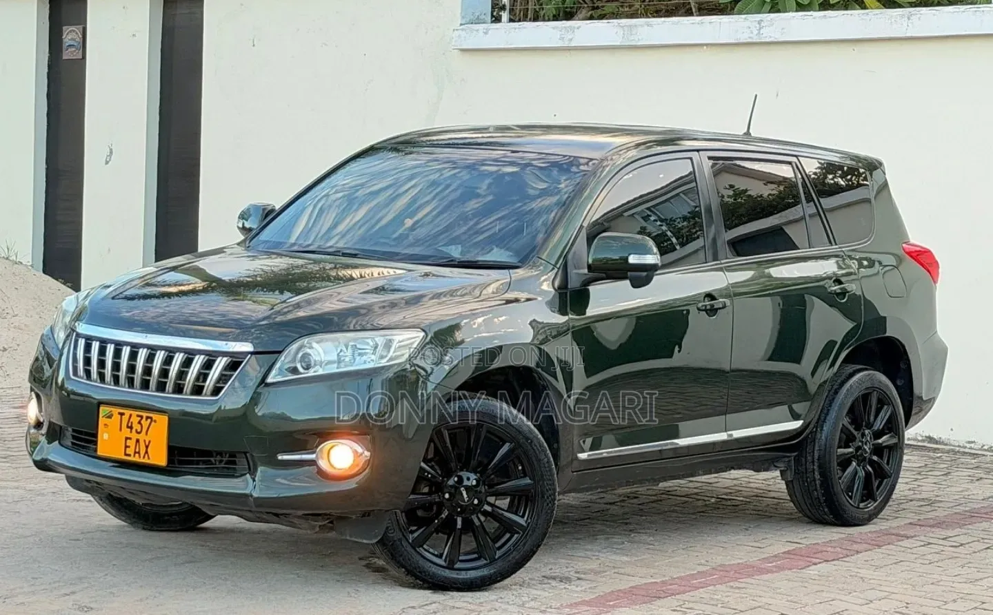 Toyota Vanguard 2010 Green