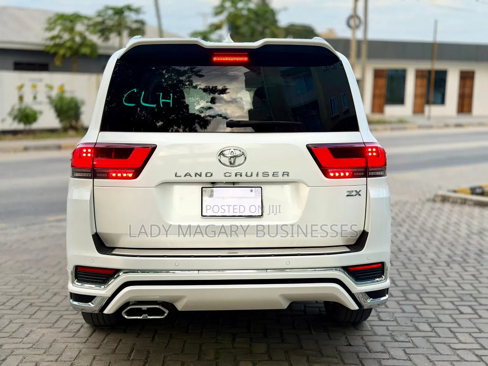 Toyota Land Cruiser LC300 2024 White